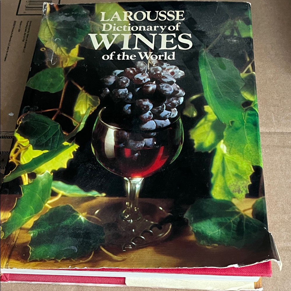 Larousse Dictionary of Wines of the World - Green & Black Cover 1979